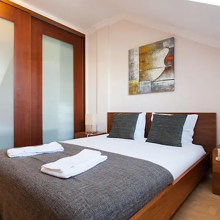 Liberty Penthouse Three-bedroom - By Lu Holidays * Lisbon
