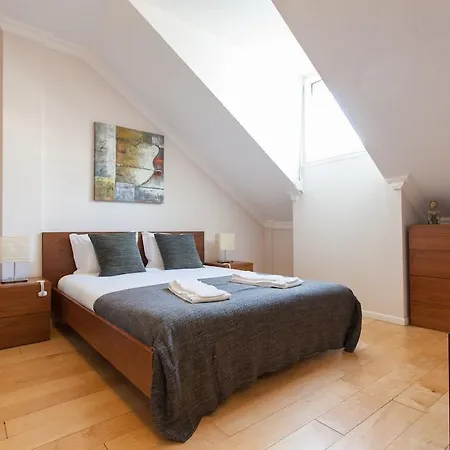 Liberty Penthouse Three-bedroom - By Lu Holidays Apartment